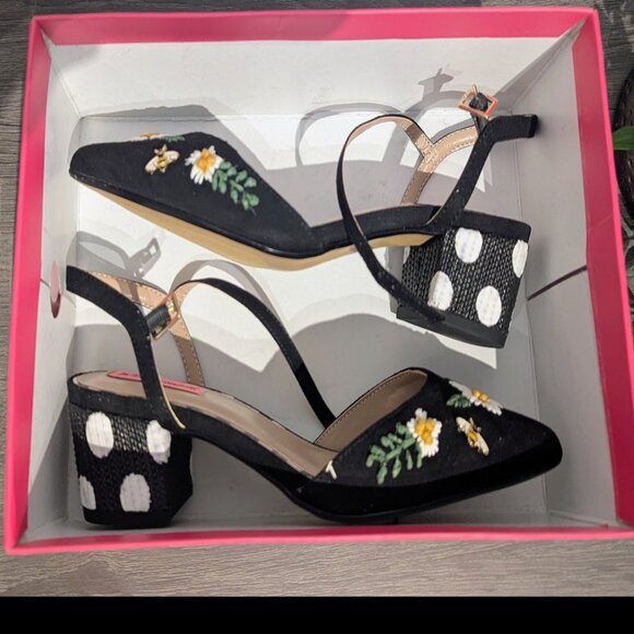 Betsey Johnson Daisy Embroidered Bee Black Vegan Suede Polka Dot Heels - Picture 3 of 5